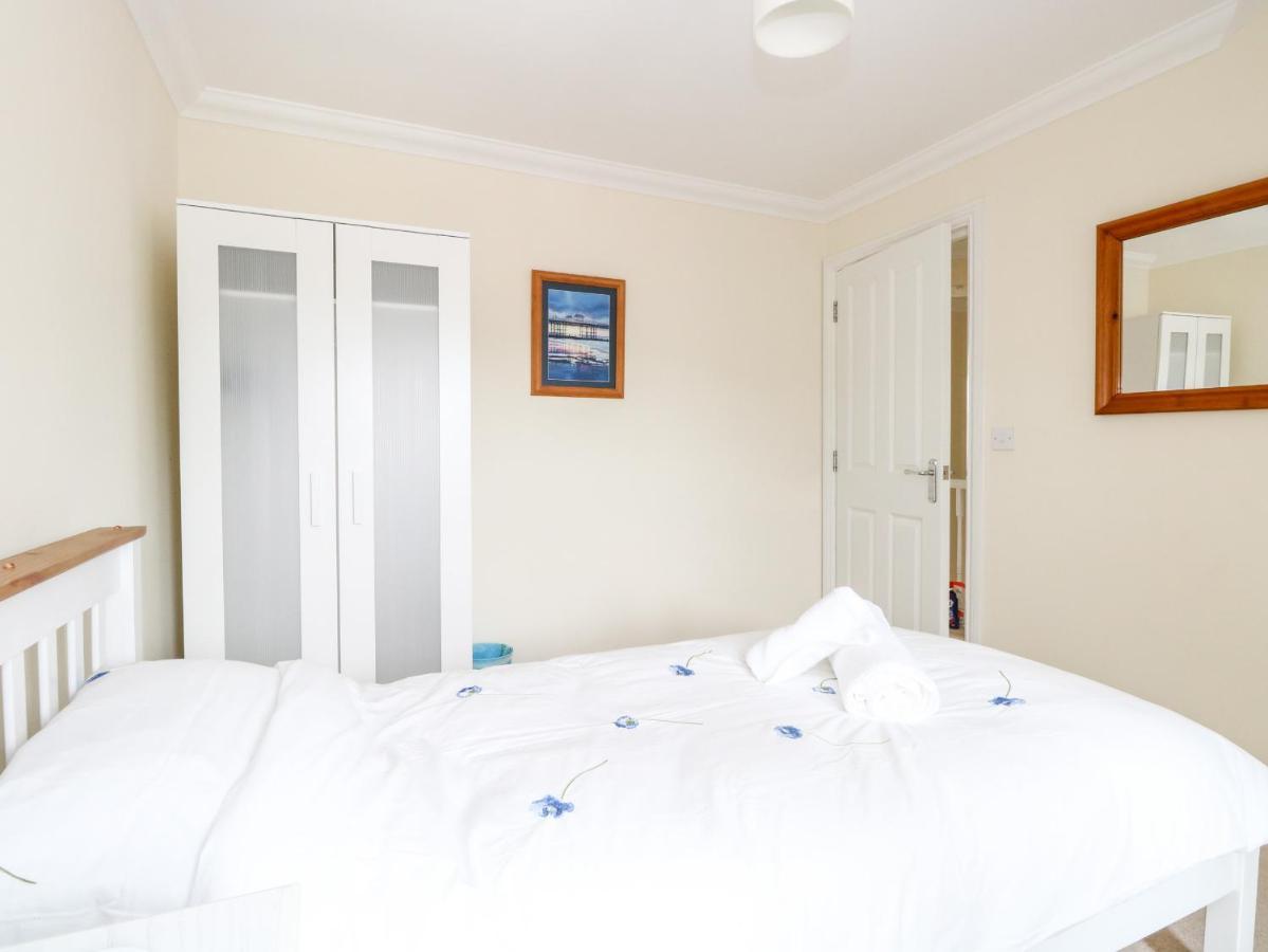 Robins Nest Villa โครเมอร์ ภายนอก รูปภาพ